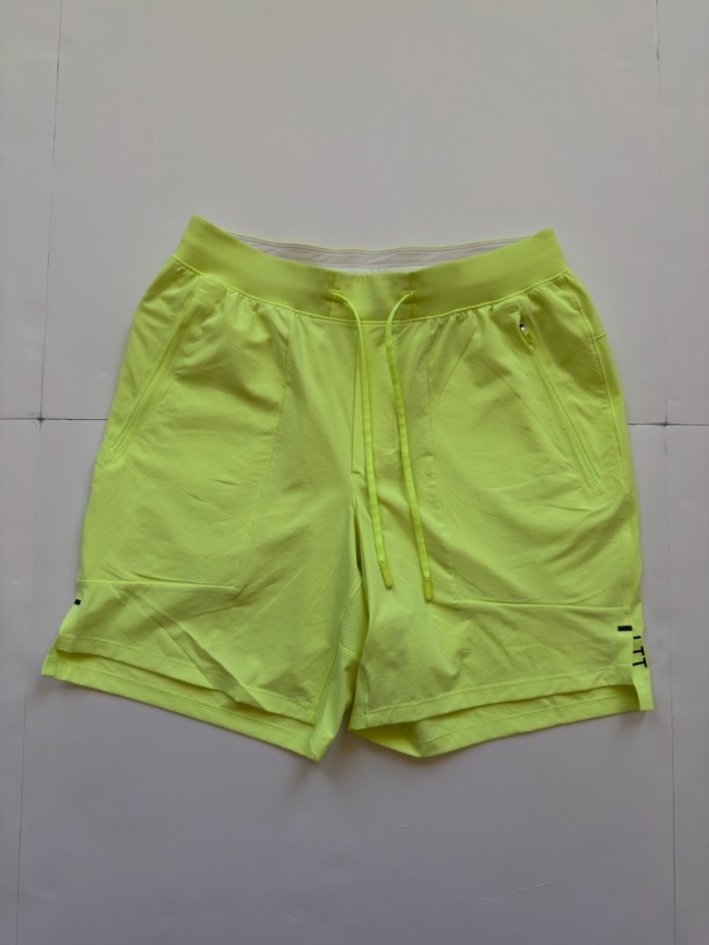Lululemon License to Train Shorts Mens M 7” Linerless Neon Yellow Gym Workout